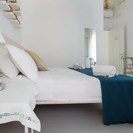 L'uomo E Il Mare Bed & Breakfast 3*